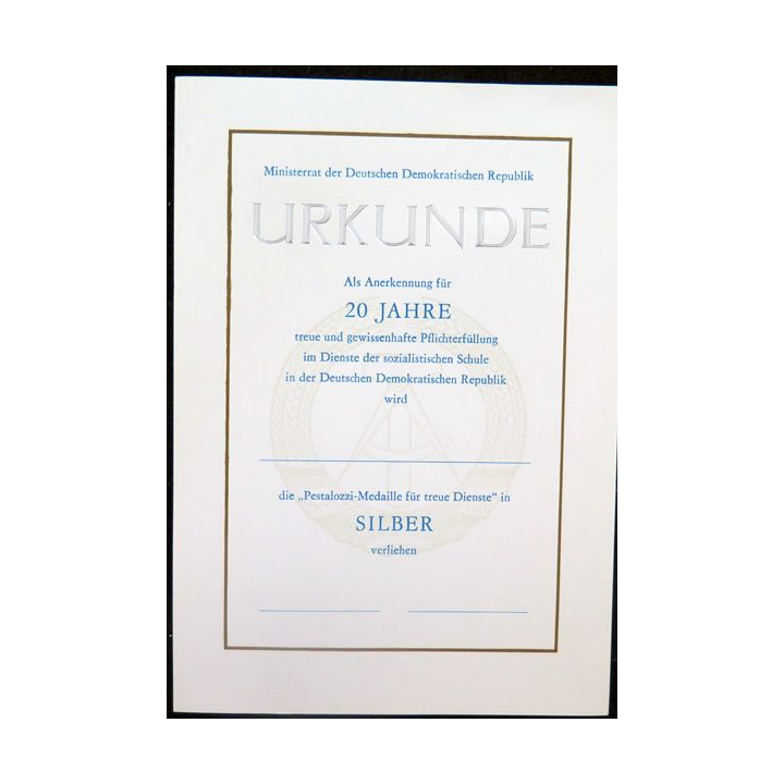 RDA : diplôme vierge de la médaille d'argent Pestalozzi pour bons et Loyaux services de dimension 21 x 15 cm