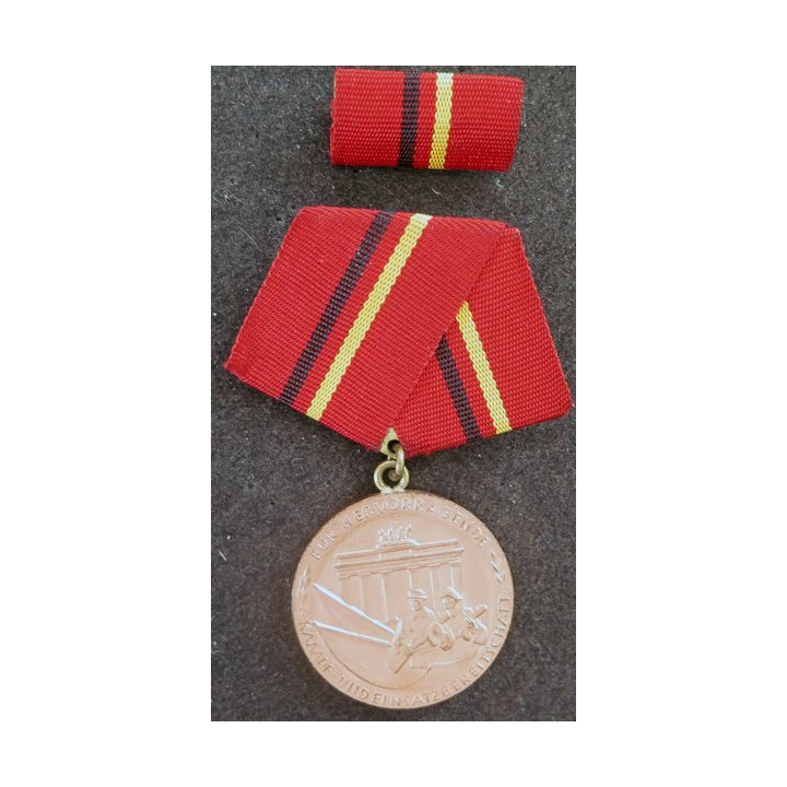 RDA : médaille avec rappel pour l'excellence au combat et à la préparation opérationnelle
