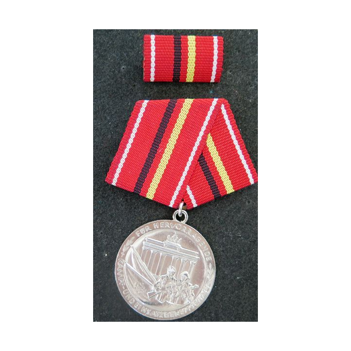 RDA : médaille avec rappel pour l'excellence au combat et à la préparation opérationnelle