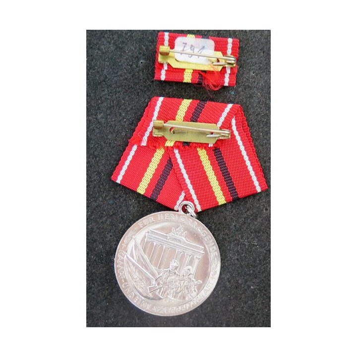 RDA : médaille avec rappel pour l'excellence au combat et à la préparation opérationnelle