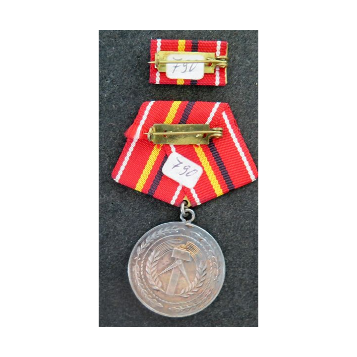 RDA : médaille d'argent avec rappel pour l'excellence au combat et à la préparation opérationnelle