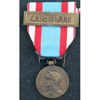 FRANCE : médaille commémorative d'Afrique du Nord en Algérie