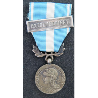 FRANCE : médaille coloniale agrafe Extrême Orient diamètre 2,7 cm 