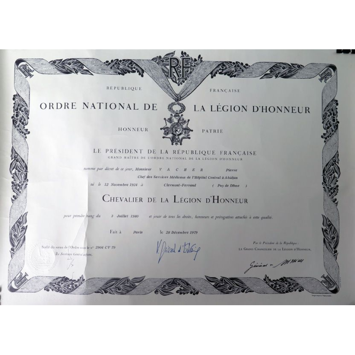 FRANCE : chevalier de l'ordre de la légion d'honneur 5° république en métal argenté