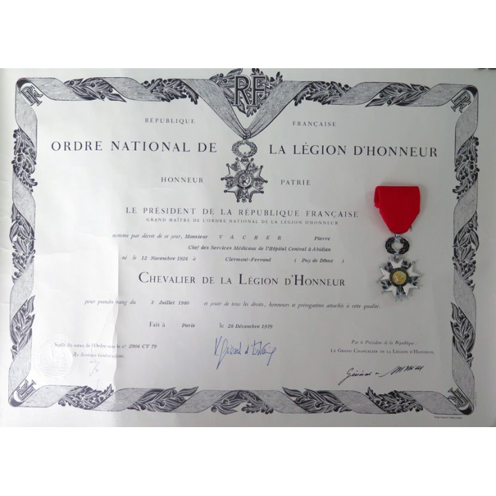 FRANCE : chevalier de l'ordre de la légion d'honneur 5° république en métal argenté