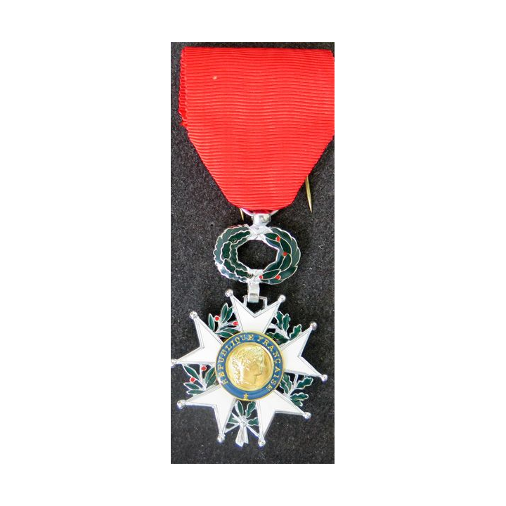 FRANCE : chevalier de l'ordre de la légion d'honneur 5° république en métal argenté
