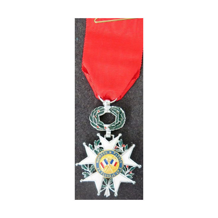 FRANCE : chevalier de l'ordre de la légion d'honneur 5° république en métal argenté