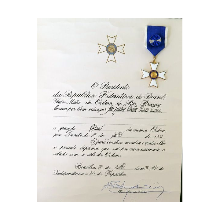 BRESIL : médaille et diplôme attribué de la Croix d'officier de l'ordre de Rio Branco en écrin