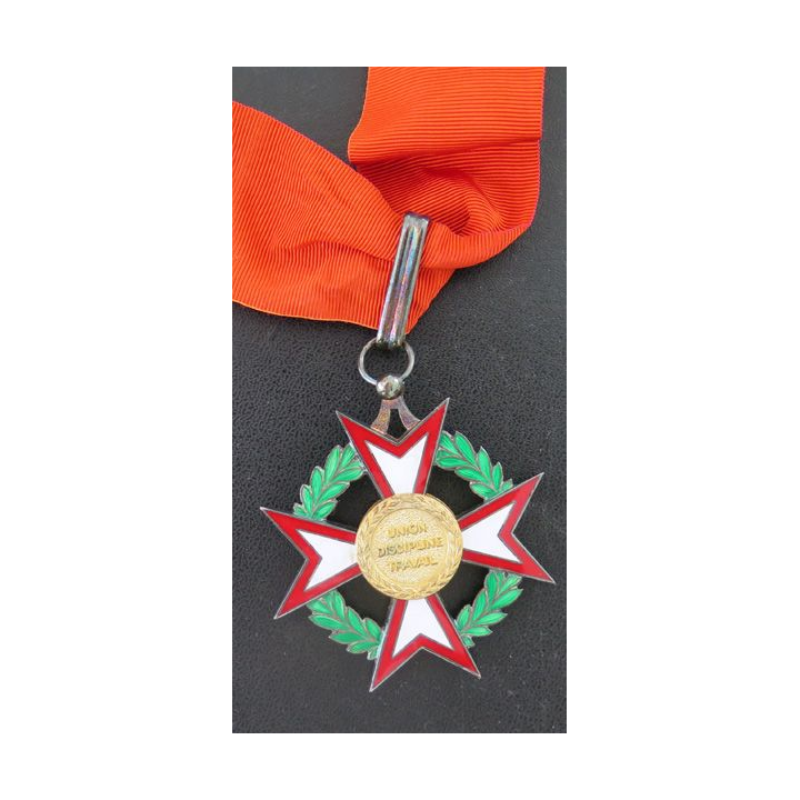 croix de commandeur de l'Ordre national ivoirien avec son diplôme attribué