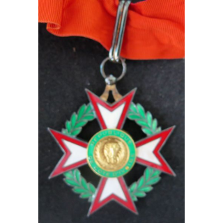 croix de commandeur de l'Ordre national ivoirien avec son diplôme attribué