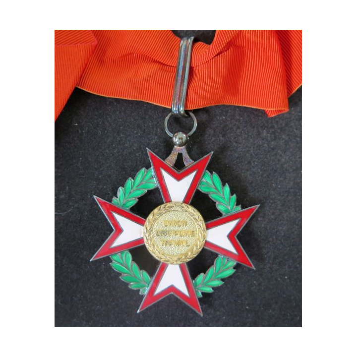 croix de commandeur de l'Ordre national ivoirien avec son diplôme attribué