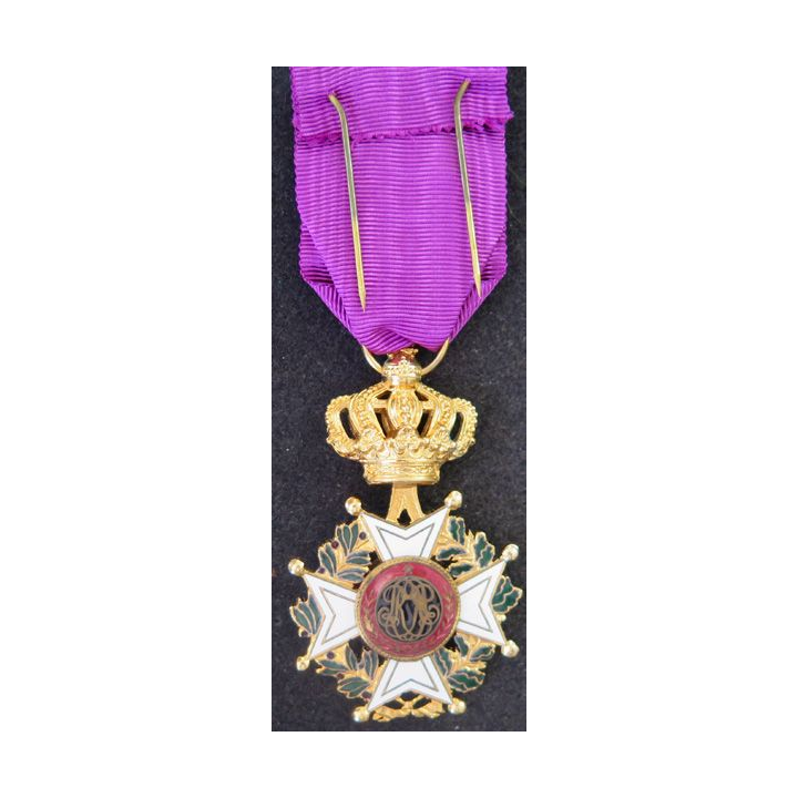 BELGIQUE : médaille de la croix d'Officier de l'Ordre de Léopold avec son diplôme attribué