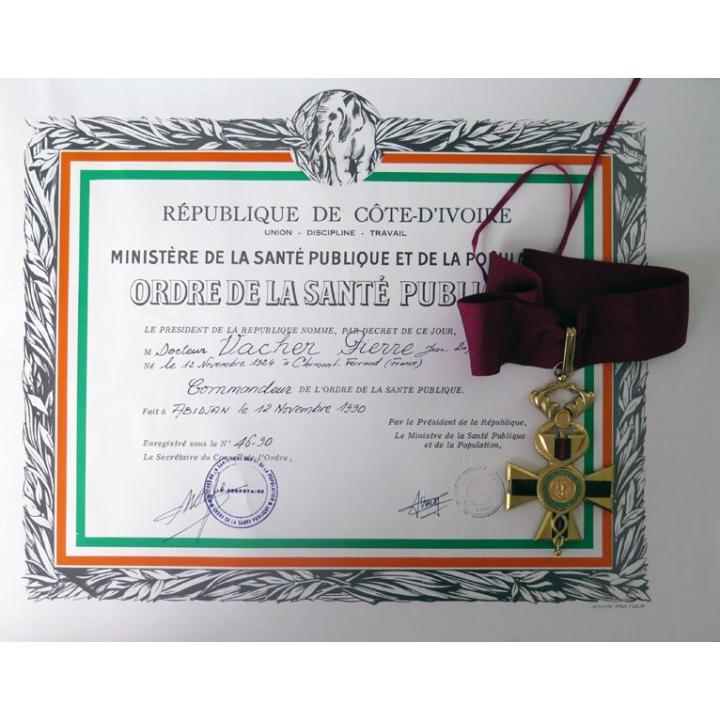 COTE D'IVOIRE : médaille de la croix de commandeur de l'Ordre de la santé publique ivoirien avec son diplôme attribué