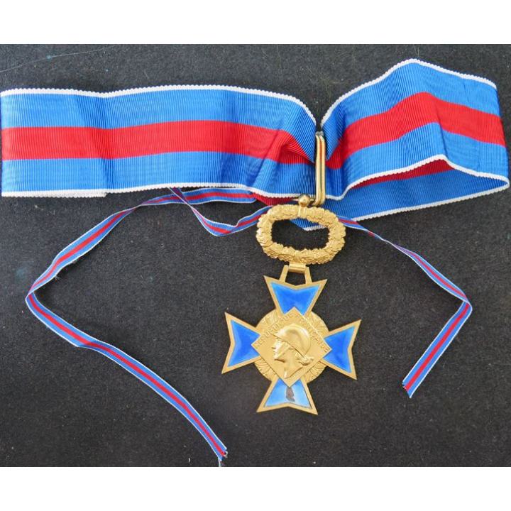 FRANCE : médaille de la croix de commandeur de l'Ordre du mérite militaire 