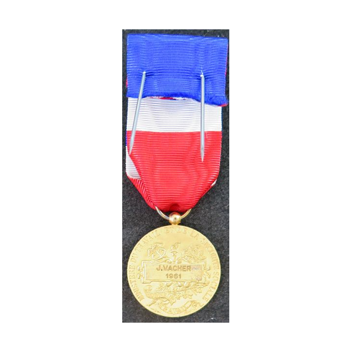 FRANCE : médaille d'or du travail et de la sécurité sociale attribuée à J. Vacher 1961