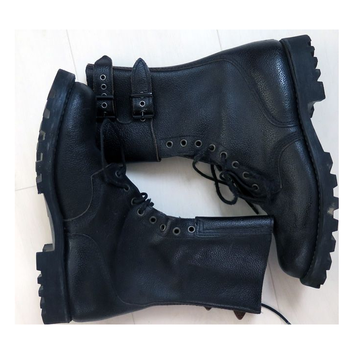 Paire de Rangers en cuir comme neuve de taille 43 / 7