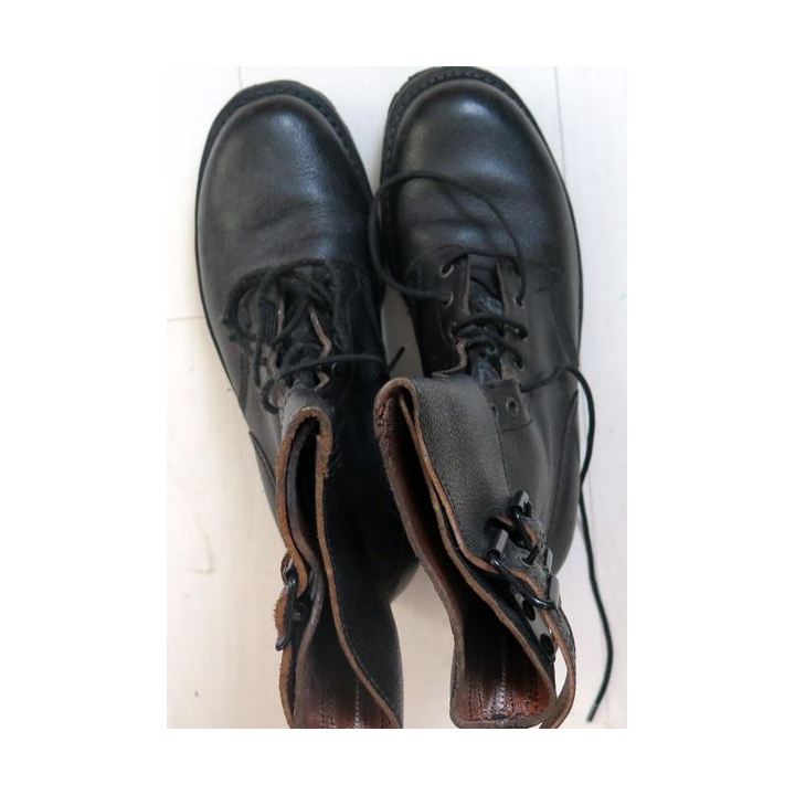 Paire de Rangers en cuir comme neuve de taille 43 / 7