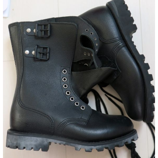 Paire de Rangers en cuir neuve de taille 39 (2-08 245-95 25 S)