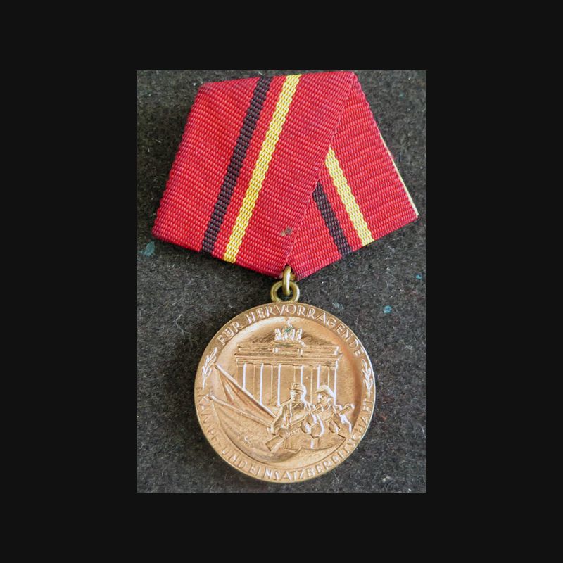 RDA médaille pour l'excellence au combat et à la préparation