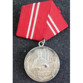 RDA : médaille d'argent pour les loyaux services dans les groupes de combat