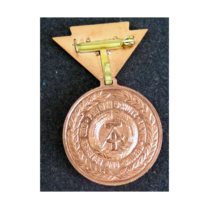 RDA : médaille pour les réservistes de l'Armée populaire nationale