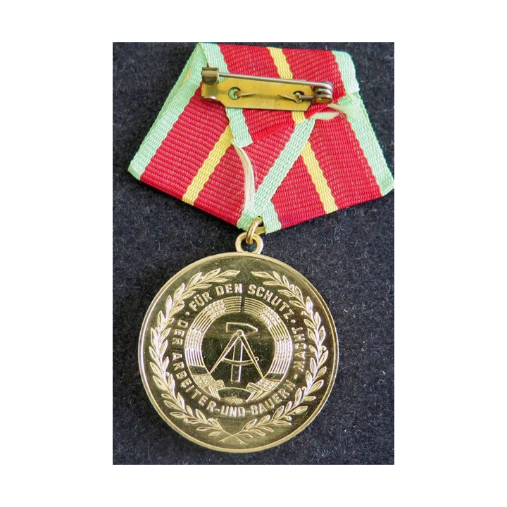 RDA : médaille pour mérites exceptionnels des troupes frontalières