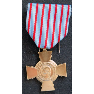 FRANCE : croix du combattant en métal doré