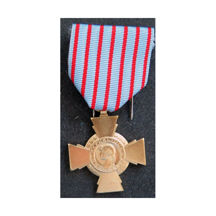 FRANCE : croix du combattant en métal doré