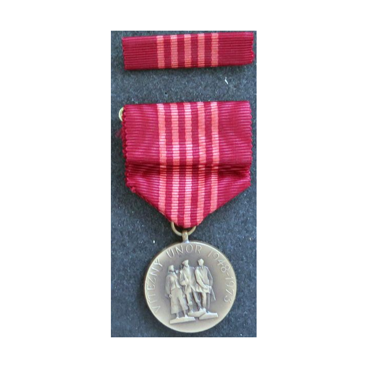 TCHECOSLOVAQUIE : médaille tchèque du 25° anniversaire de la victoire des travailleurs
