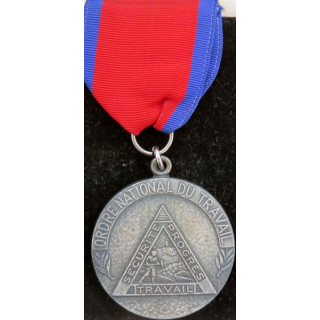 HAÏTI : médaille du travail en métal argenté
