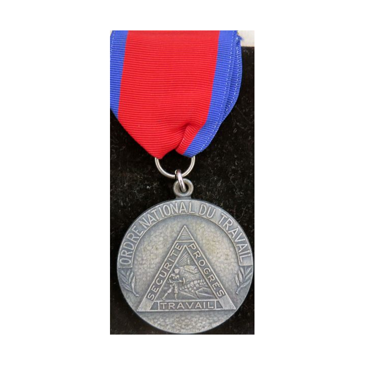 HAÏTI : médaille du travail en métal argenté