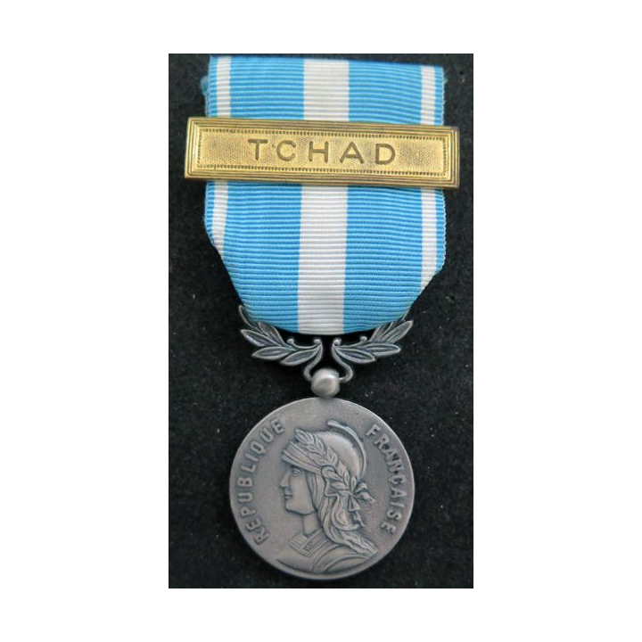 FRANCE : médaille d'outre mer agrafe " Tchad " en métal argenté