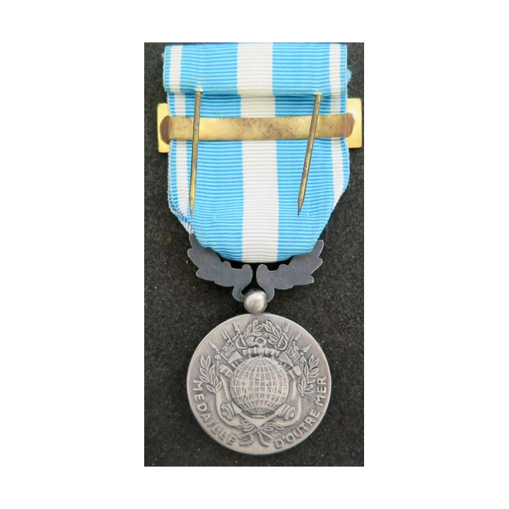 FRANCE : médaille d'outre mer agrafe " Tchad " en métal argenté