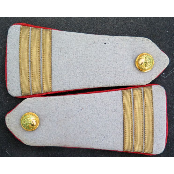 ESM : Paire d'épaulettes de capitaine de l'Ecole spéciale militaire St Cyr avec bouton