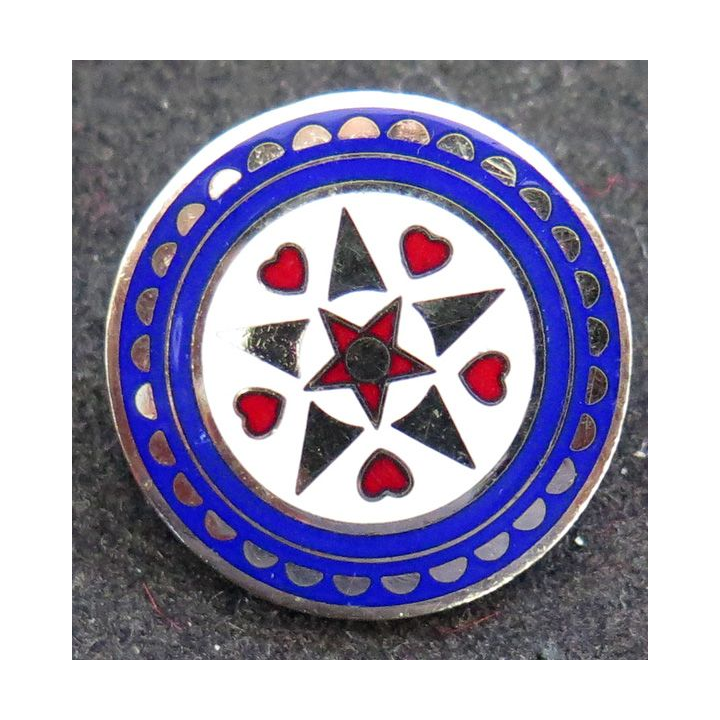 Insigne de boutonnière de diamètre 2 cm avec coeurs 