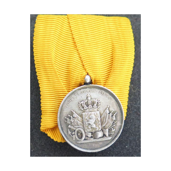 PAYS BAS : médaille d'argent pour services longs et fidèles 24 ans d'ancienneté 