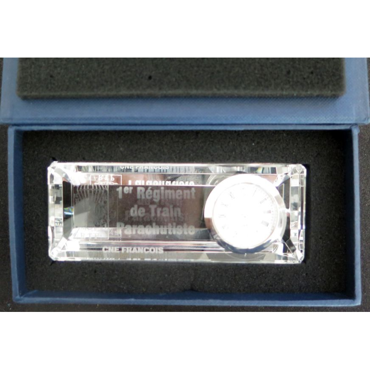 1° RTP : horloge en inclusion plastique du 1° régiment du train parachutiste offert par le Capitaine François