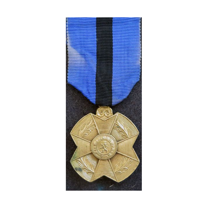 médaille de bronze  de l'Ordre de Léopold IIBELGIQUE : médaille d'Or  de l'Ordre de Léopold II