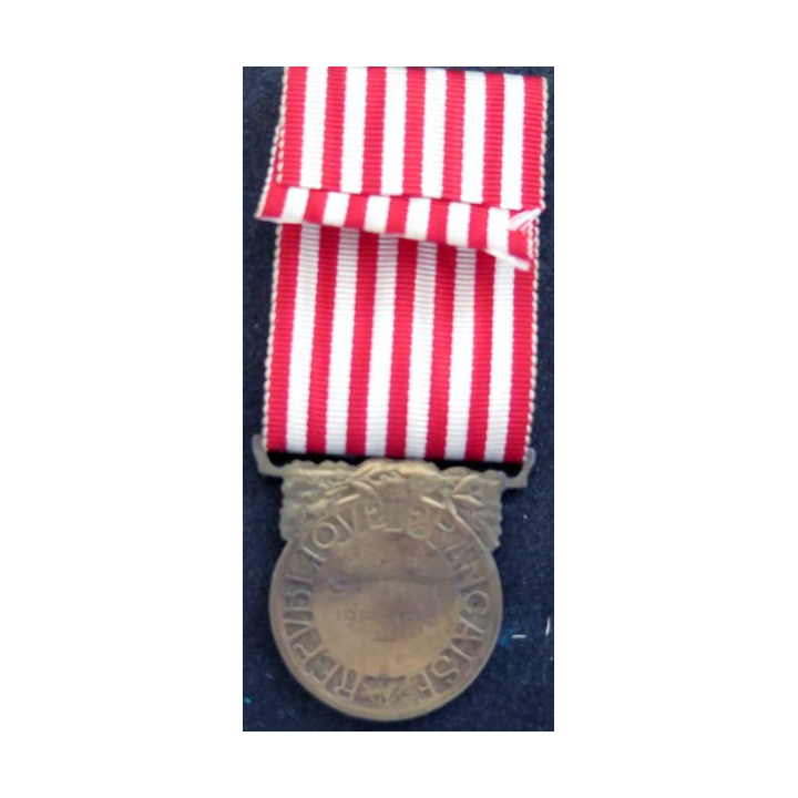 FRANCE : médaille commémorative de la Grande guerre 1914-1918 en bronze ruban défraichi
