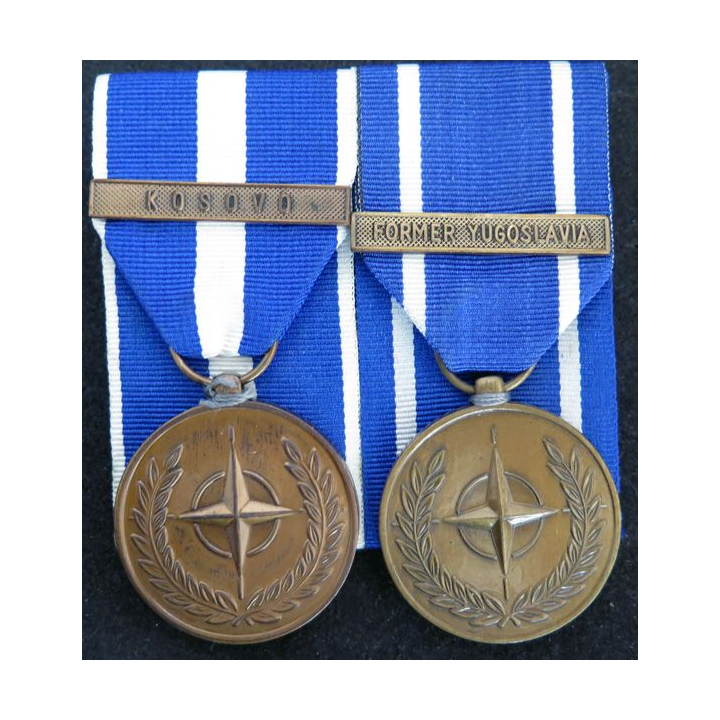 OTAN : Deux médailles commémoratives de l'OTAN avec barrette "Kosovo" et "Former Yugoslavia"