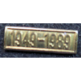 Barrette " 1949 1989 " en métal bronzé 0,5 x 1,7 cm