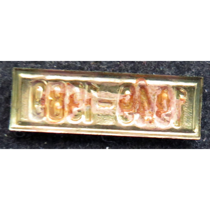 Barrette " 1949 1989 " en métal bronzé 0,5 x 1,7 cm