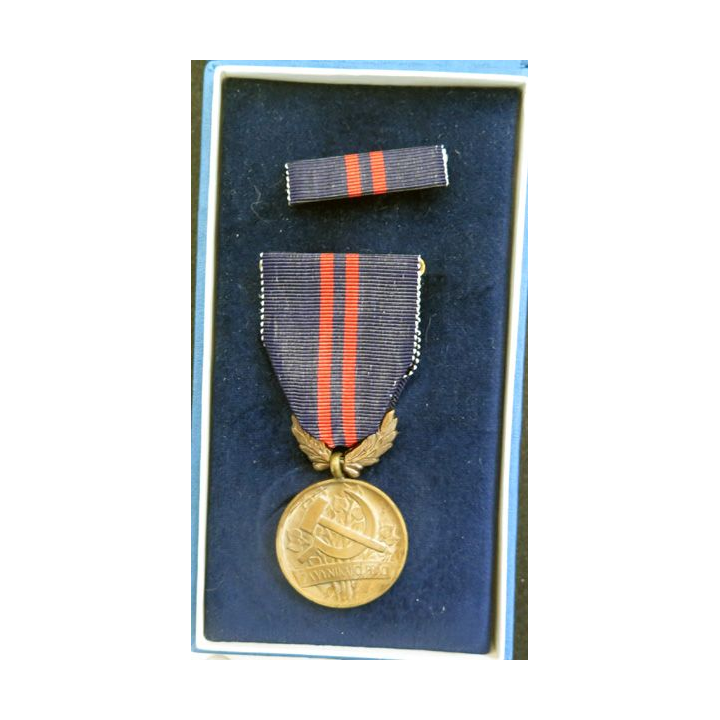 TCHECOSLOVAQUIE : médaille tchèque Za vynikajici praci 