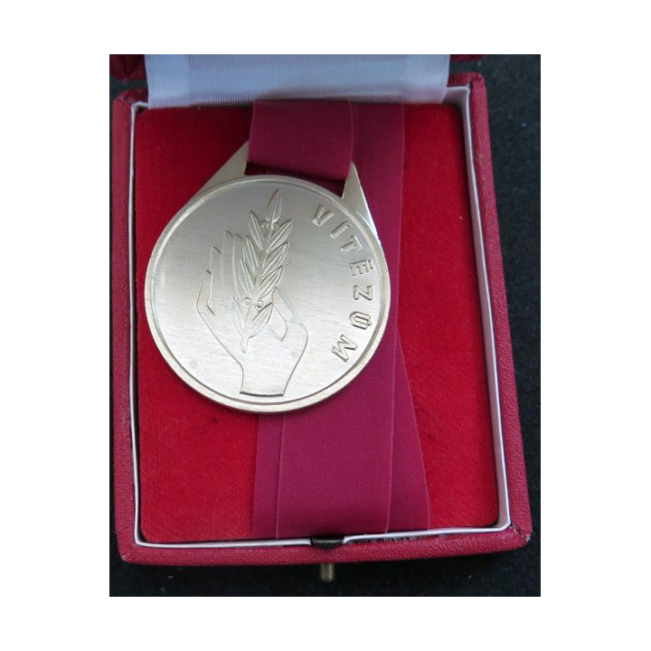 TCHECOSLOVAQUIE : Médaille "Je Gagne" espace loisirs diamètre 4,6 cm en coffret