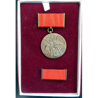 TCHECOSLOVAQUIE : Médaille Commémorative du 30° Anniversaire de la Libération de la Tchécoslovaquie par l'Armée Soviétique