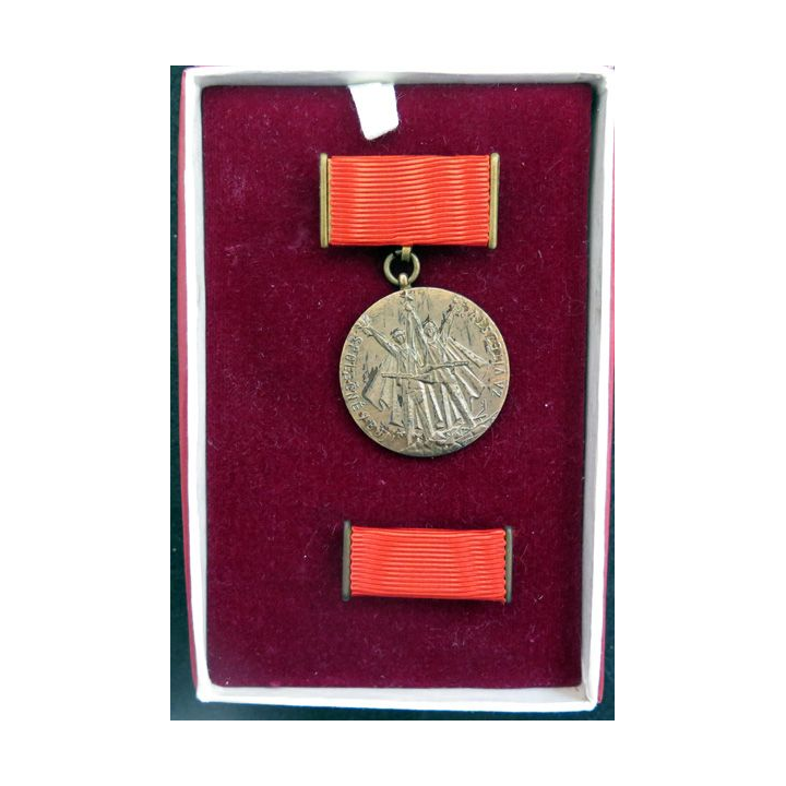 TCHECOSLOVAQUIE : Médaille Commémorative du 30° Anniversaire de la Libération de la Tchécoslovaquie par l'Armée Soviétique