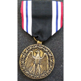 USA : Médaille de la Prisoner of War Medal POWM avec rappel tissu et métallique