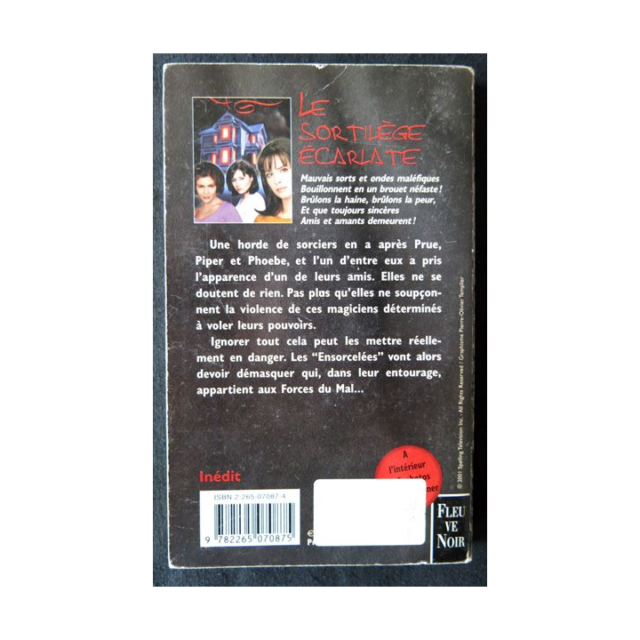 Charmed -La sorcière écarlate de F. Goldsborought aux Editions Fleuve Noir
