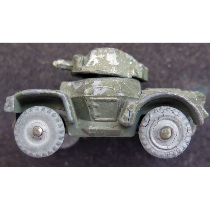 Petit véhicule militaire type Matchbox 4 x 4 canon coupé sans nom de fabricant