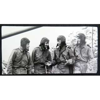 URSS : photo de tankistes en 1970 17,2 x 8,5 cm5,5 x 12,5 cm
